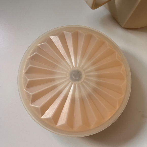 Vintage Tupperware Creamer 1414-6 - Picture 7 of 7